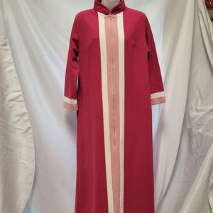 Hot Pink Zip Ftont Vintage Robe house coat.